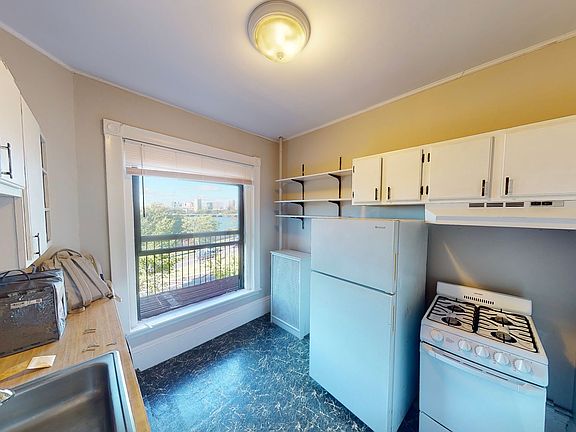 2nd image of 45 Bay State Rd APT 3R