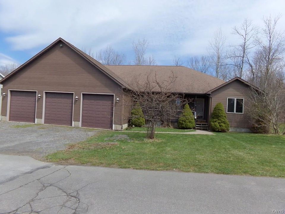 1st image of 8 Applewood Dr