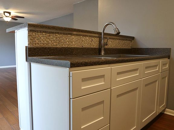 5th image of 250 Donna Dr APT 4C
