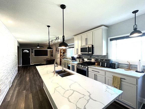 2nd image of 1301 E Seeley STREET