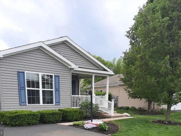 12 Cormorant Dr, Bechtelsville, PA 19505