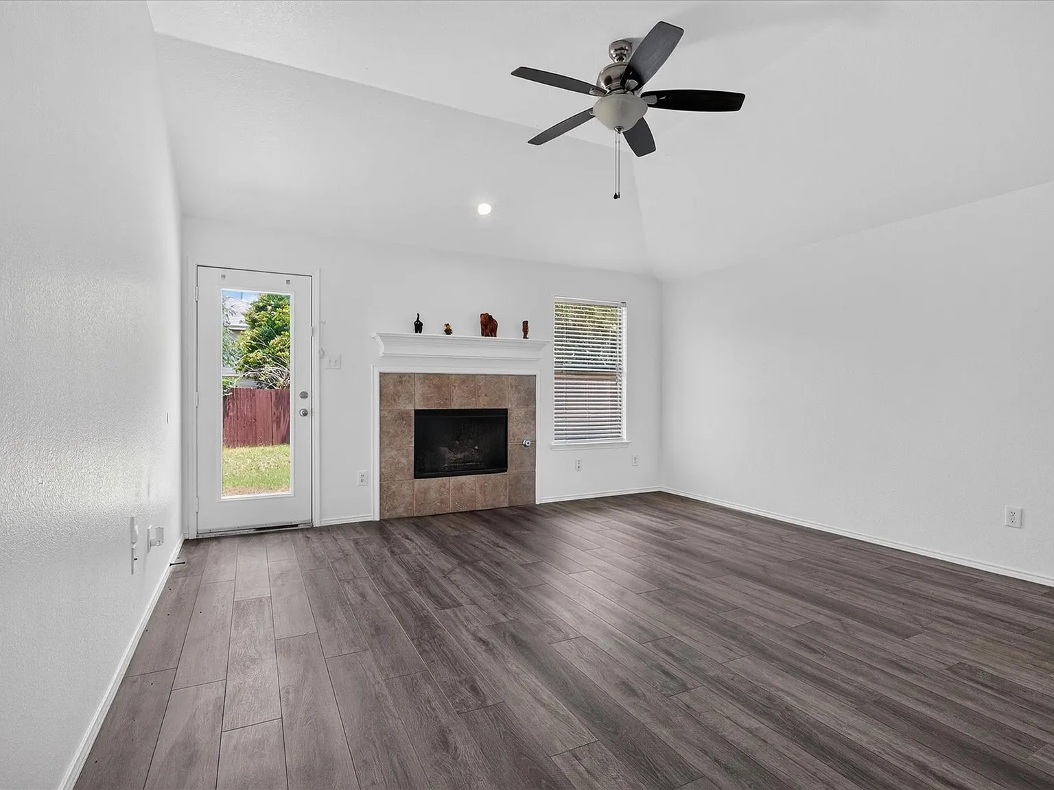 3 bed, 1764 sqft, $2,350 — Photo 3
