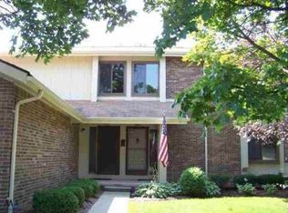 2863 Trailwood Dr, Rochester, MI 48309