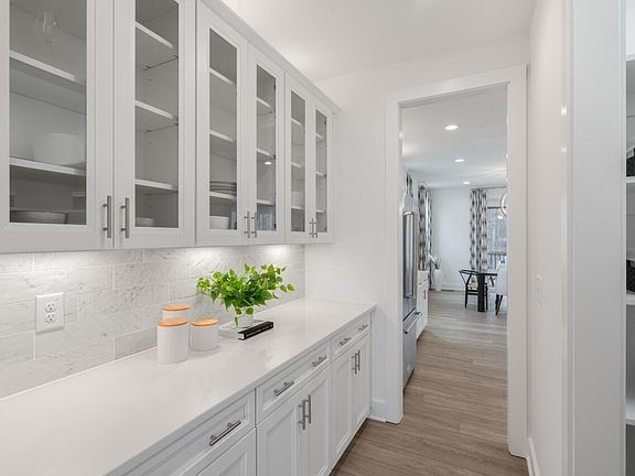 4th image of 5205 Boylston Dr