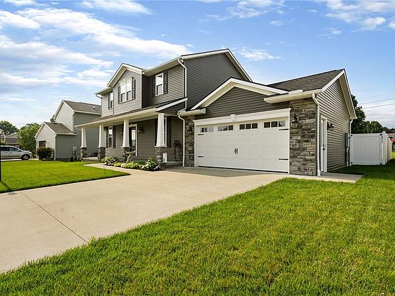 3rd image of 370 Sycamore Cir SE