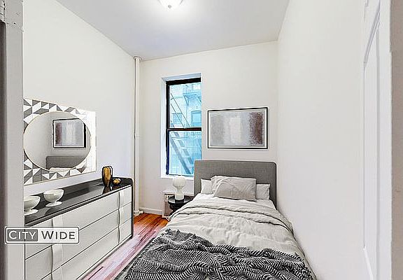 3rd image of 158 E 82nd St APT 2c