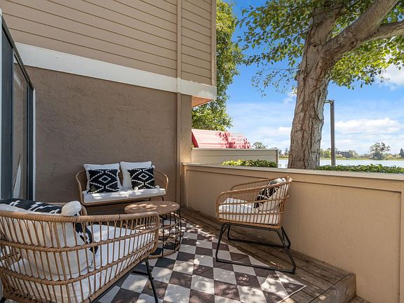 5th image of 2285 Vista Del Mar