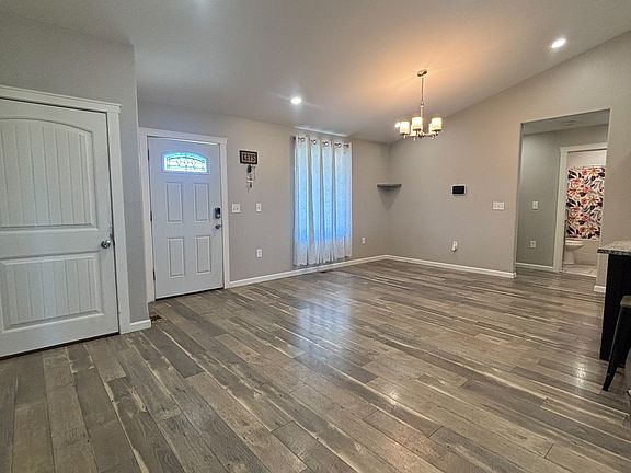 5th image of 4131 Hawthorne Way