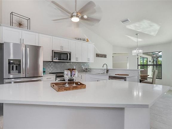 5th image of 614 SW 43rd Ter
