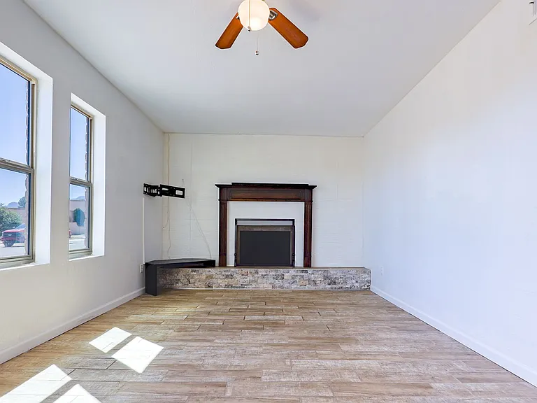 520 S 3rd St — Photo 3