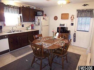 3rd image of 501 Cherry St
