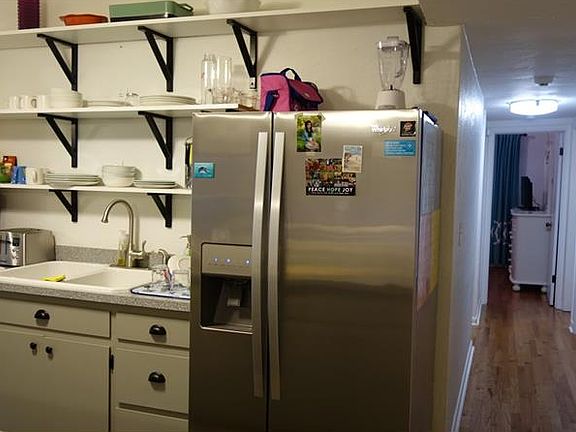 5th image of 214 Redwood Ave