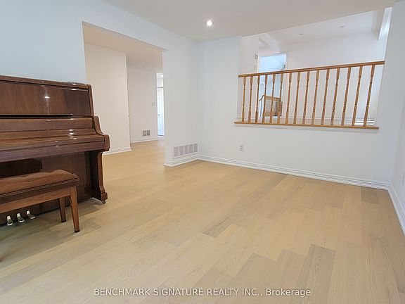 5th image of 35 Wintermute Blvd