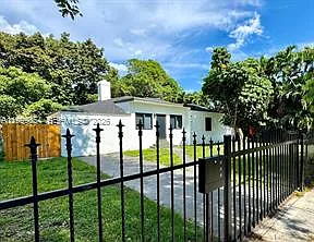 4131 NW 11th Pl — Photo 2