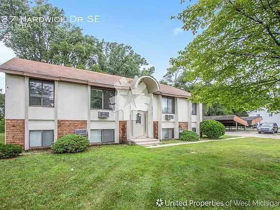 2nd image of 927 Hardwick Dr SE