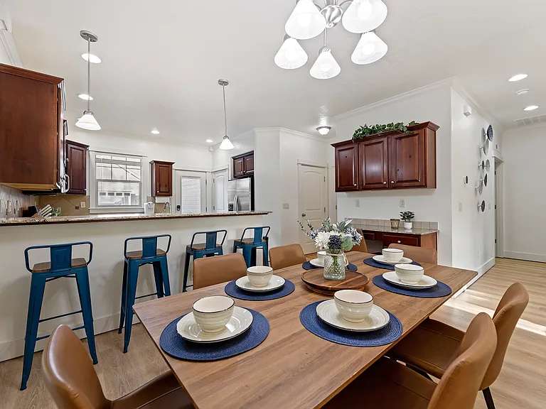 922 E Winding Creek Dr — Photo 7