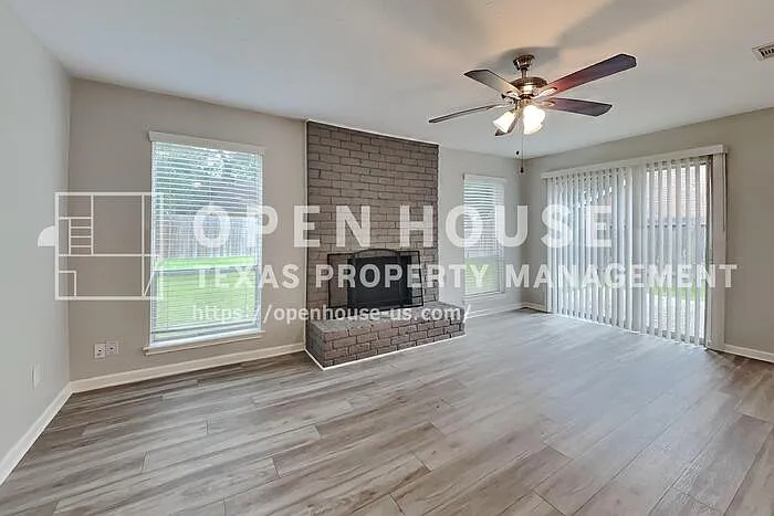 3 bed, 2.0 bath, 1442 sqft, $1,745 — Photo 3