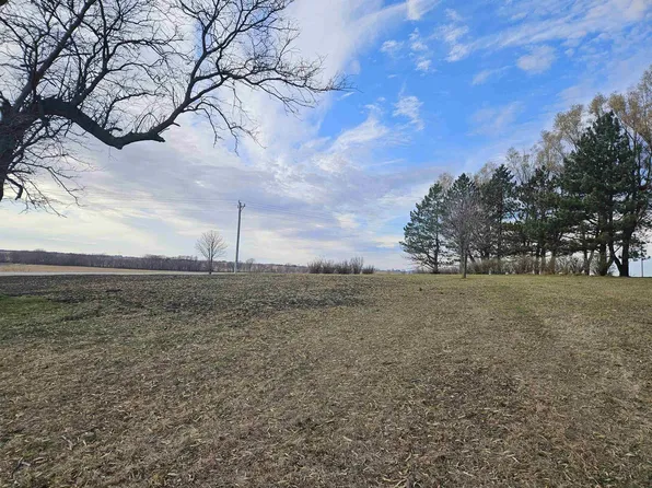 2240 Roanoke Ave, Lawler, IA 52154