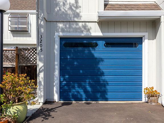 2nd image of 3205 Stockbridge Ln