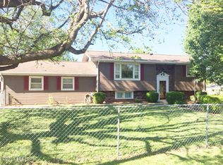 105 E 15th St, Christopher, IL 62822