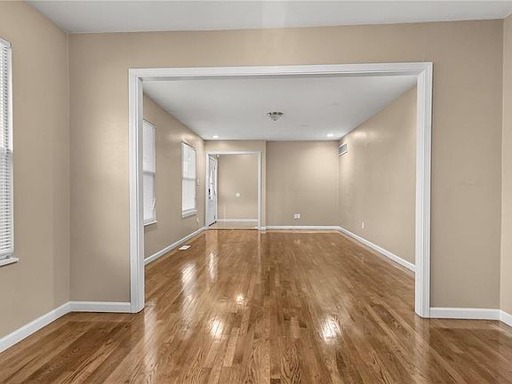 4th image of 4423 Remus Dr