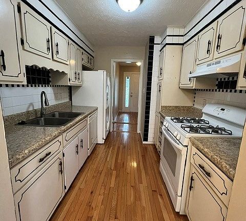 3rd image of 5214 Rockingham Rd