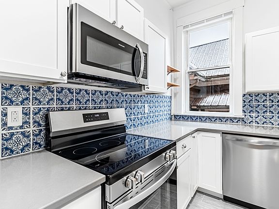 3rd image of 496 Dorsey Ave #6