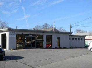 1588 Newport Ave, Pawtucket, RI 02861