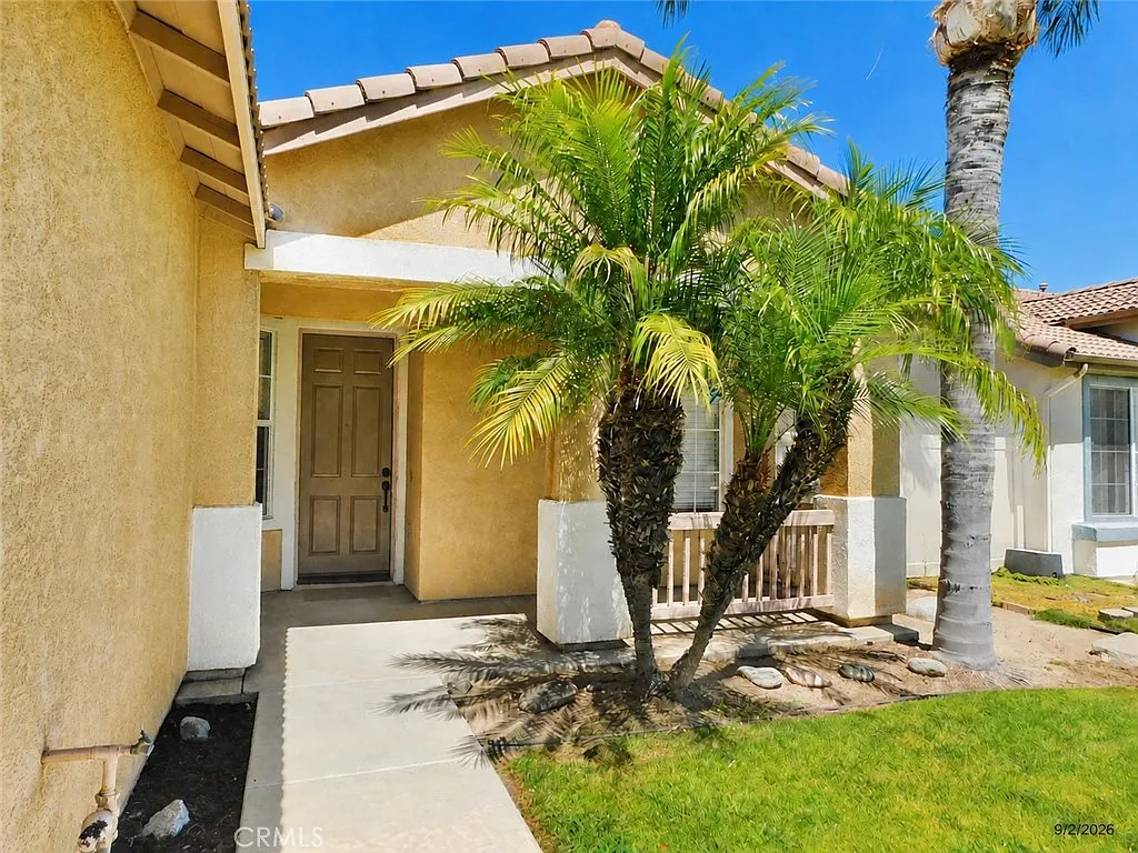 4 bed, 2053 sqft, $2,900 — Photo 2