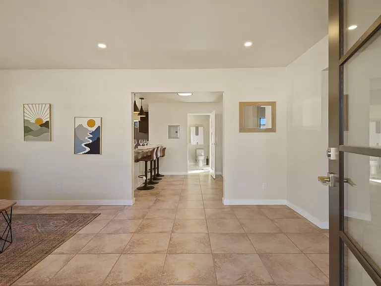 1322 E Miles St — Photo 1