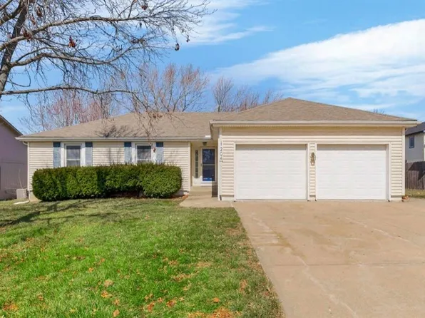 204 N 13th St, Louisburg, KS 66053