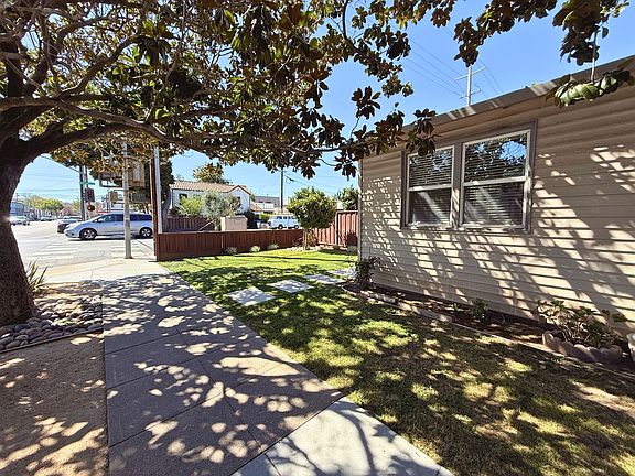 4th image of 607-609 2nd Ave #607
