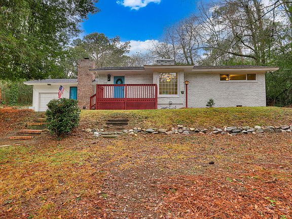 3rd image of 909 Valley Rd