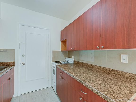2nd image of 212 Phoenetia Ave #8