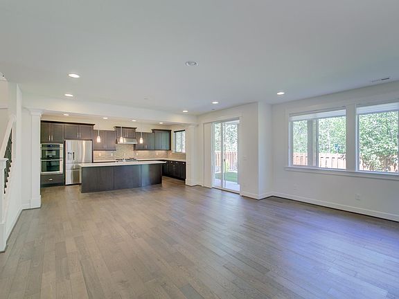5th image of 23148 SE 18th Pl