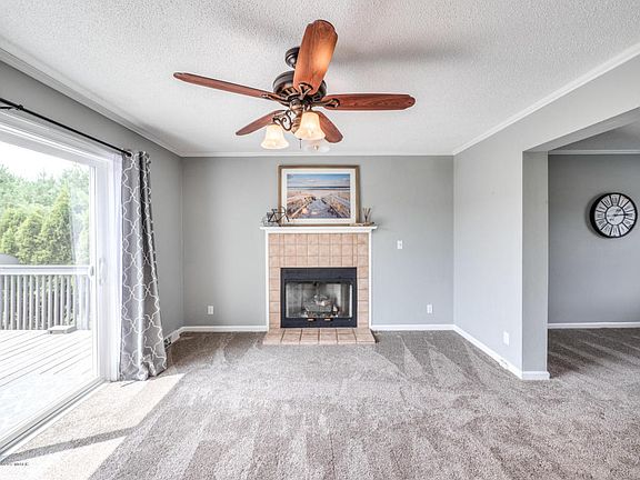 5th image of 22257 Bluebird Ave