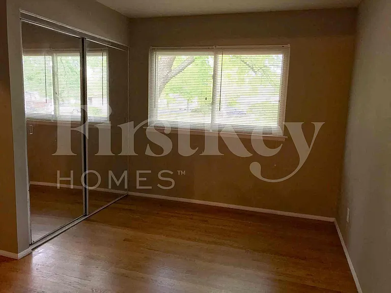 910 Claver Ln — Photo 13
