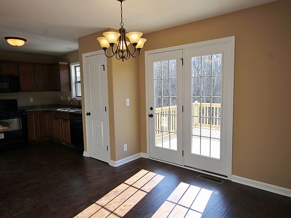 3rd image of 618 Hidden Valley Dr
