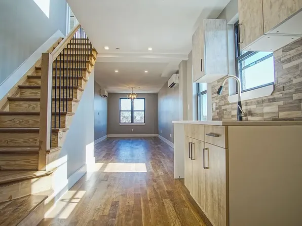 2019 Union Street image 1 of 11