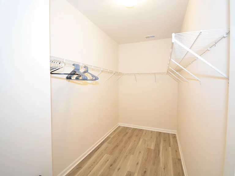 596 McLernon Trce — Photo 8