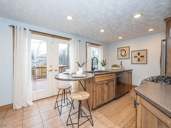5th image of 151 Blossom Ln