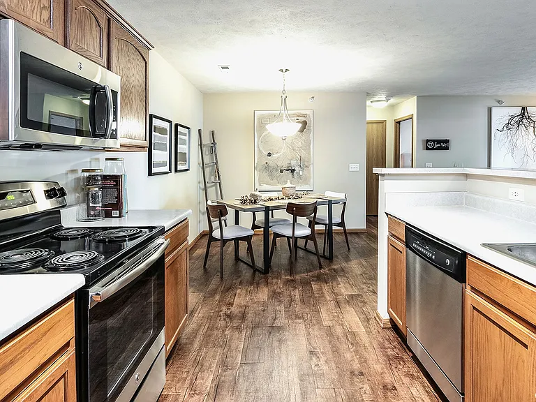 Tiburon View Apartments — Photo 10