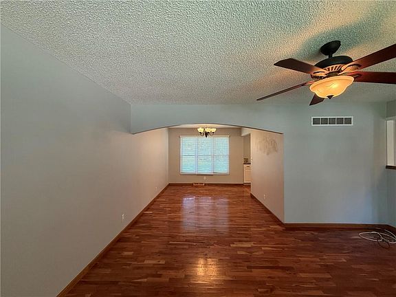 3rd image of 505 S Ridge Dr