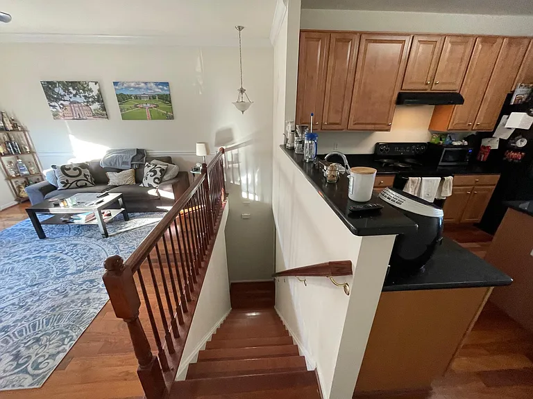 912 E Lombard St — Photo 13