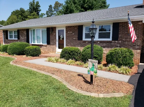 1460 Scuffling Hill Rd, Rocky Mount, VA 24151