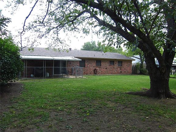 4th image of 309 NW Jill Ann Dr