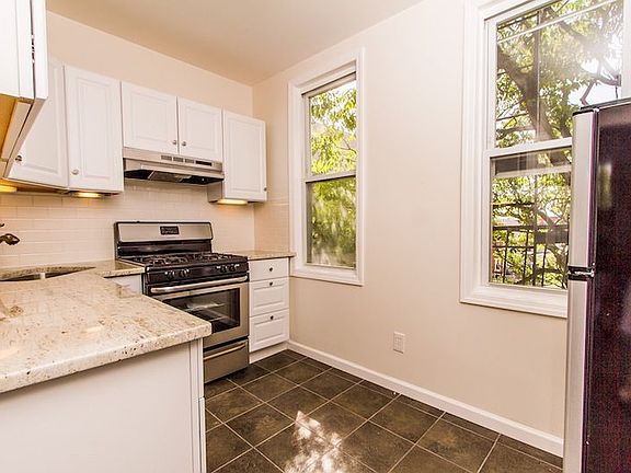 2nd image of 254 Van Horne St #3