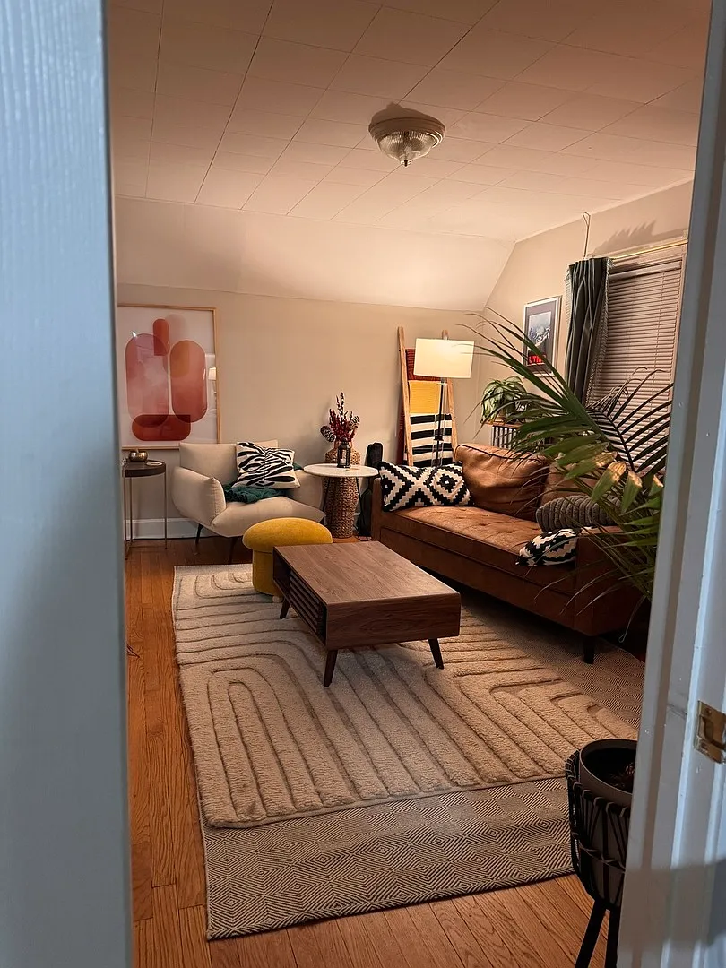 3 bed, 1200 sqft, $2,250 — Photo 4