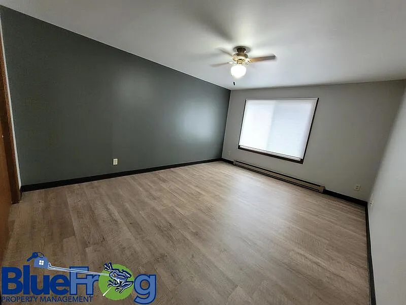 1 bed, 1.0 bath, $899 — Photo 4