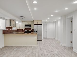 6967 N Sheridan Rd APT G, Chicago, IL 60626